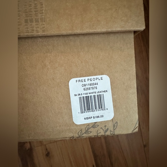 Free People James Chelsea Boot White Leather Lug Sole | NIB Size 38.5 / US 8 - Picture 16 of 16